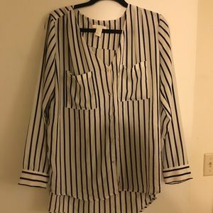 Black & white stripe V-Neck button up blouse